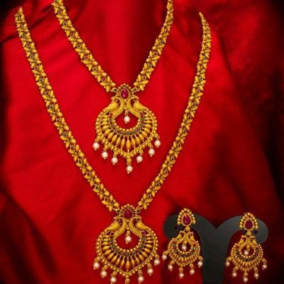 Designer Shimmering Women Jewellery Sets